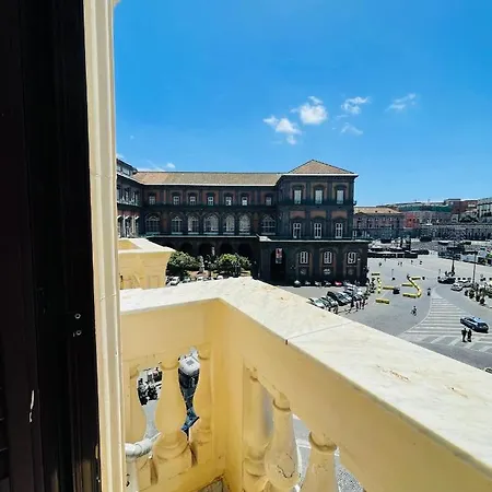 Sul Teatro San Carlo Apartment *