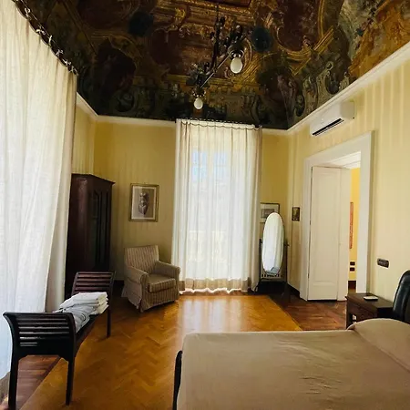 Sul Teatro San Carlo Naples