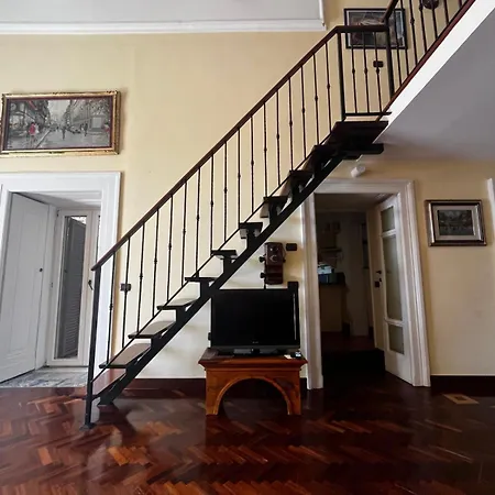 Sul Teatro San Carlo شقة