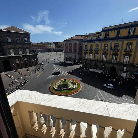 Sul Teatro San Carlo شقة *
