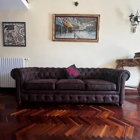 Sul Teatro San Carlo نابولي