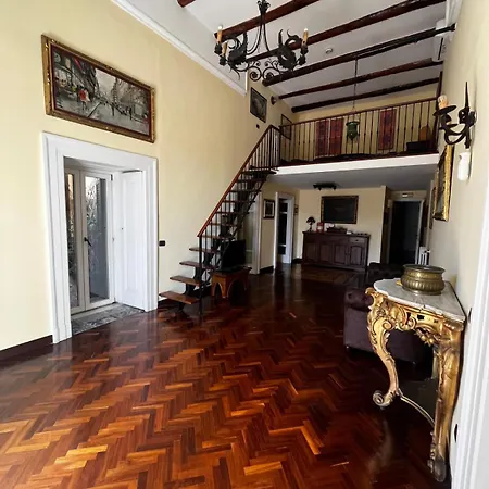 Sul Teatro San Carlo شقة *